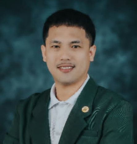 Teacher 04 portrait